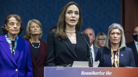 Анджелина Джоли и дъщеря ѝ Шайло в подкрепа на Камбоджа