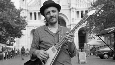 Мимо от Джанго Зе: Днес дишам. Вчера беше супер. За утре не знам.