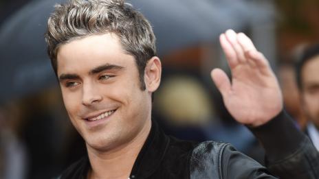 Зак Ефрон умили феновете с целувка