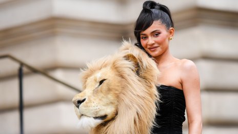 Звездна мода: Кайли Дженър прескочи пролетта и кацна направо в лятото