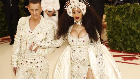 Карди Би с нова провокативна визия