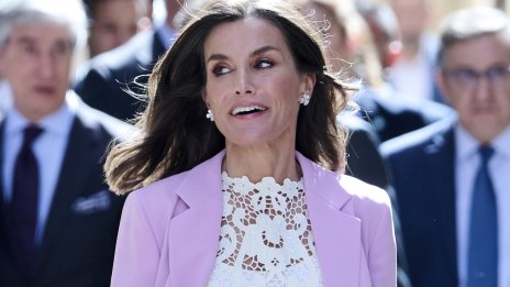 Кралица Летисия изглежда подмладена в дантелена пролетна визия