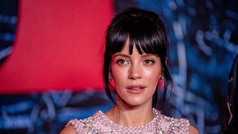 Красота и стил – Лили Алън дебютира на модния подиум като Одри Хепбърн