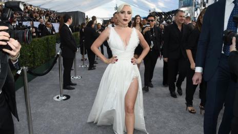 Звездите, които се появиха със сватбени рокли на червения килим