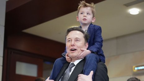 Граймс обвини Илон Мъск, че е пренебрегнал медицинска криза на детето им