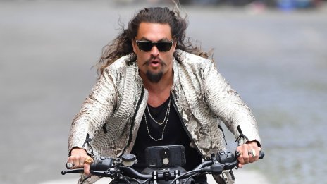 Джейсън Момоа катастрофира с колата си