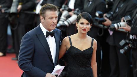 Тренировки вкъщи – 4 упражнения от Хилария Болдуин