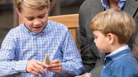 Как херцозите на Кеймбридж съобщиха за смъртта на принц Филип на децата си?