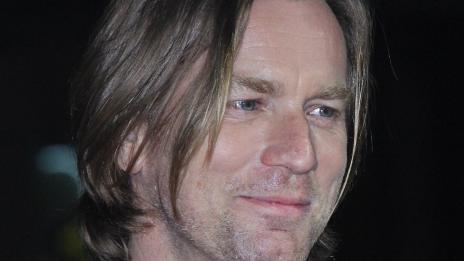 Бившата на Юън Макгрегър го осъди за половината от почти всички хонорари