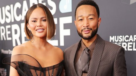 Криси Тейгън смути хората, споделяйки снимка как се къпе с три от четирите си деца