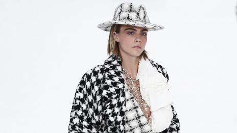 Култовата блондинка Кара Делевин вече е брюнетка 