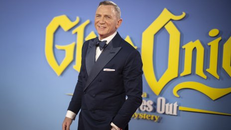 По стъпките на Джеймс Бонд: Даниел Крейг с кралски орден