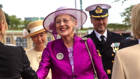 Кралица Маргрете грее на нов портрет за рождения си ден
