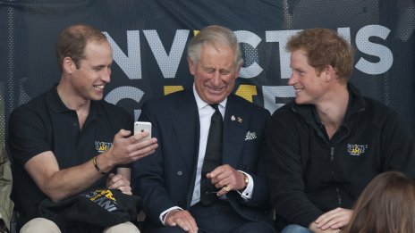 Принц Хари променя мемоарите си заради смъртта на кралицата