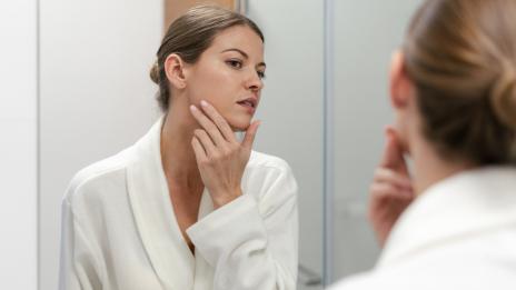 Как да премахнем белезите от акне?