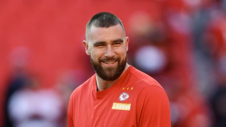 Бъдещият съпруг на Тейлър Суифт, Травис Келси, отпразнува 36-ия си рожден ден заедно с майка си