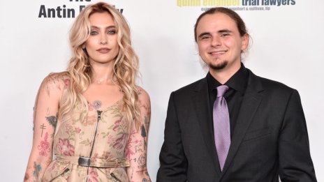 Парис Джексън с перфектната флорална рокля