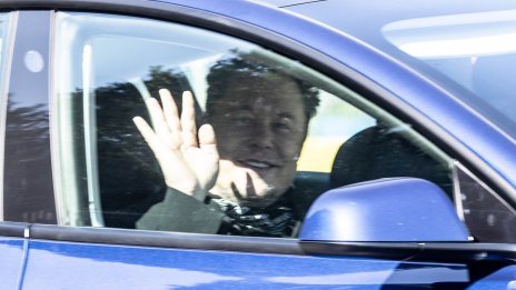 Илон Мъск си почива на яхта в Гърция