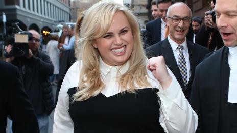 Ребъл Уилсън слуша български фолклор