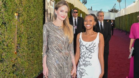 Под ръка с мама, татко и баба – кои звезди доведоха семействата си на „Златен глобус“