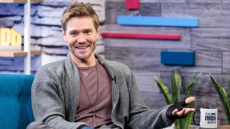 Чад Майкъл Мъри разгорещи страстите със секси календар за 2025 година