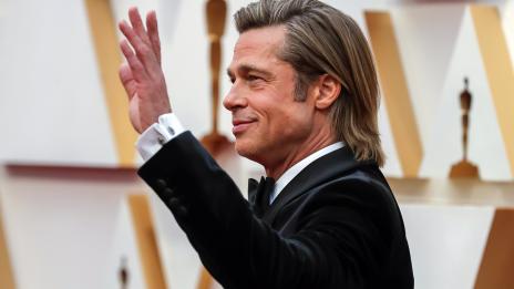 Край на почивката: Брад Пит напусна Франция сам 