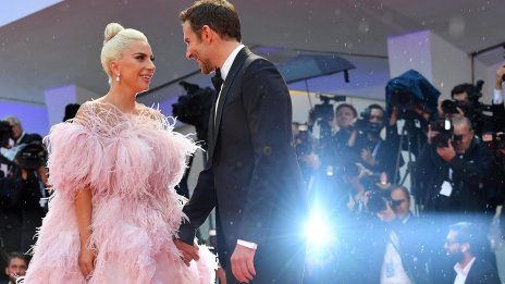 Лейди Гага се консултирала с Брадли Купър за последната си роля