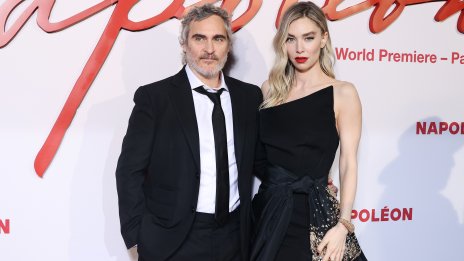 Хоакин Финикс гушна не любимата Руни, а Ванеса Кърби на премиерата на „Наполеон“