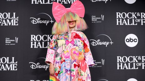 Сиа най-накрая промени името си