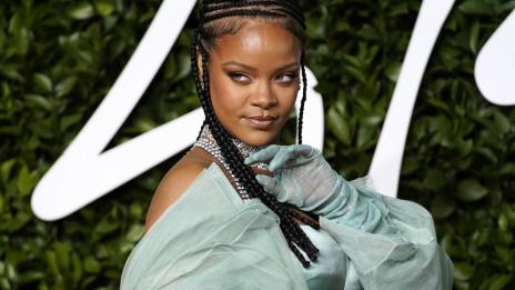 Риана с видеоурок по гримиране