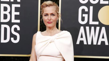 Златен глобус 2021: Джилиън Андерсън със златна рокля на Dior