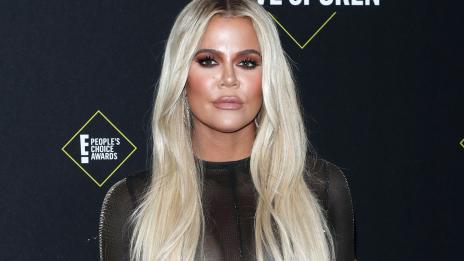 След критиките – Клои Кардашян се снима топлес