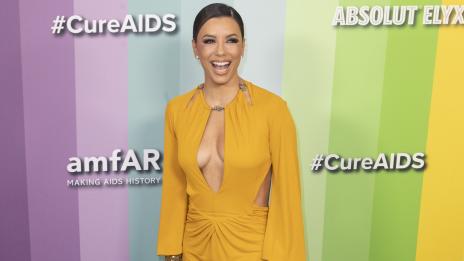 Тяло на седмицата: Ева Лонгория край басейна