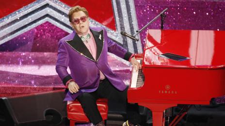 Елтън Джон се сдоби със своя кукла Барби