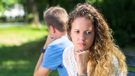 15 признака, че сте на заден план във връзката си