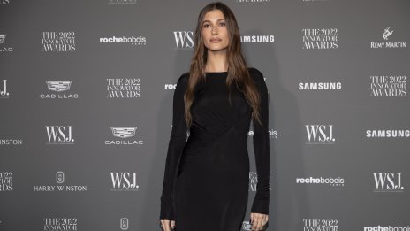 Трикове за подпухнали очи – Хейли Бийбър споделя своите три решения