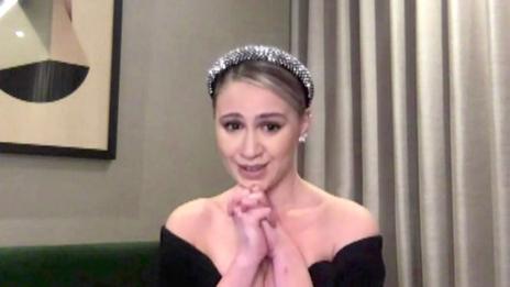 Роклята на Мария Бакалова – създаването ѝ отнело 500 часа