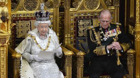 Кралица Елизабет и принц Филип вече са ваксинирани срещу COVID-19