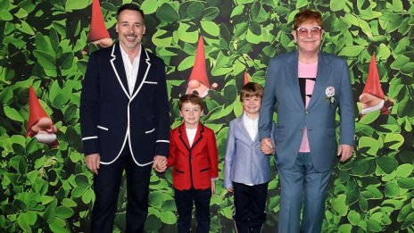 Изненадващият начин, по който Елтън Джон възпитава двамата си сина