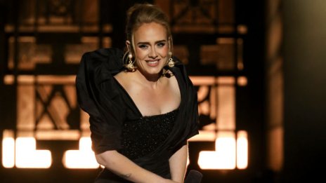 „Съсипана и засрамена съм“: Адел отменя първите си концерти