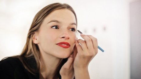 Пролетен грим: Изпробвайте двукрилата очна линия