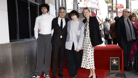Забавление по холивудски – Марк Ръфало с цялото си семейство на Алеята на славата