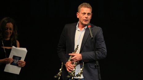 Юлиан Вергов, Дария Симеонова и Йоанна Темелкова отрязаха косите си в подкрепа на протестите в Иран