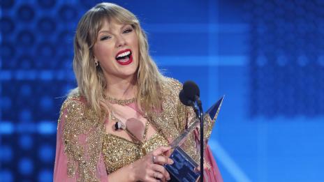 Исторически триумф за Тейлър Суифт на АМА