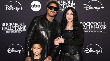 78-годишната Шер обожава сина на гаджето си Александър „AE“ Едуардс