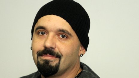 Дичо черпи с риба за рождения ден