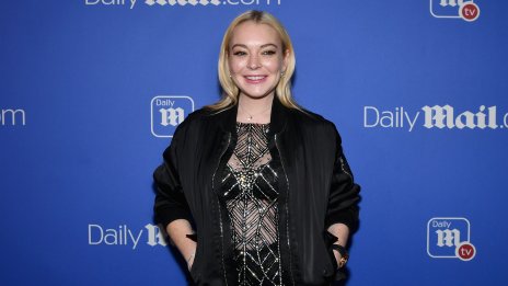 В трепетно очакване - бременната Линдзи Лоън показа корема по бански