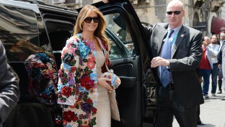 За последен път: Мелания Тръмп украсява Белия дом за Коледа