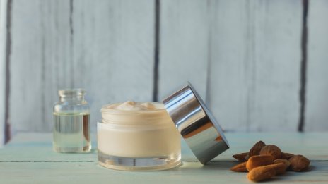 Как да използваме бадемово масло за кожа