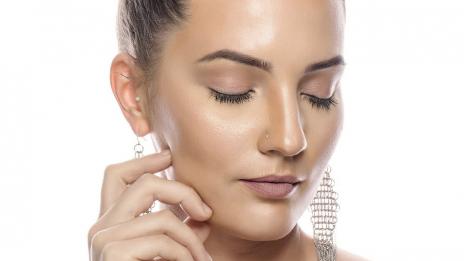 Мицеларната вода - как действа и как да я използваме?